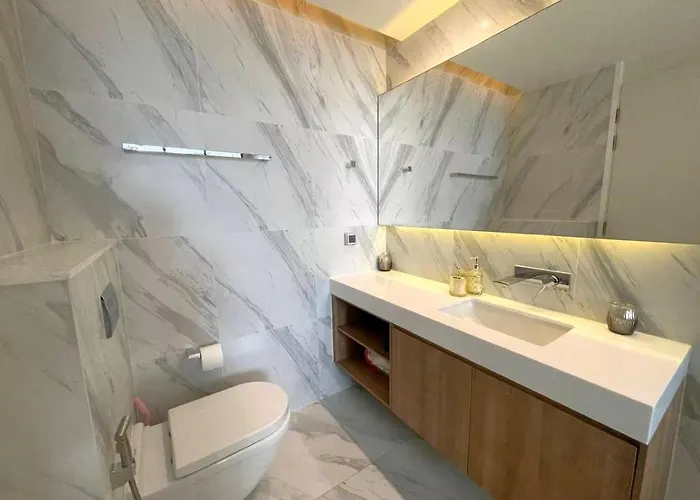 Luxury Asoke Sukhumvit Near By Bts Mrt Sleeps 4 Bangkok